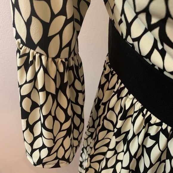 Maggie L knee length dress, size 8 - Picture 5 of 5